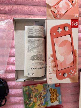 Nintendo Switch Lite Coral + Animal Crossing
