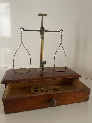 Balanza antigua de joyería