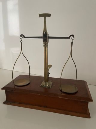 Balanza antigua de joyería