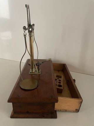 Balanza antigua de joyería