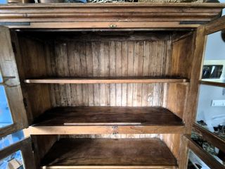 Vetrina mobile in legno e vetro