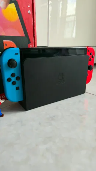 Nintendo Switch OLED + 4 Giochi