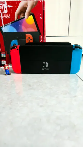 Nintendo Switch OLED + 4 Giochi