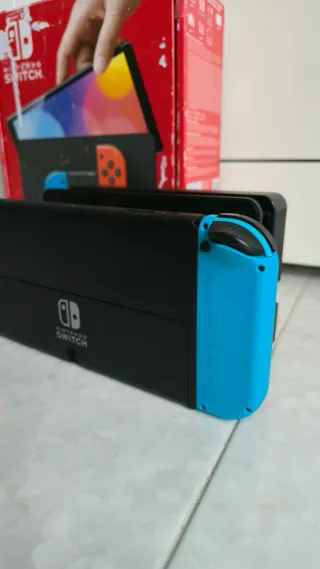 Nintendo Switch OLED + 4 Giochi