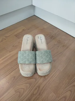 Cuñas esparto verdes y beige talla 39