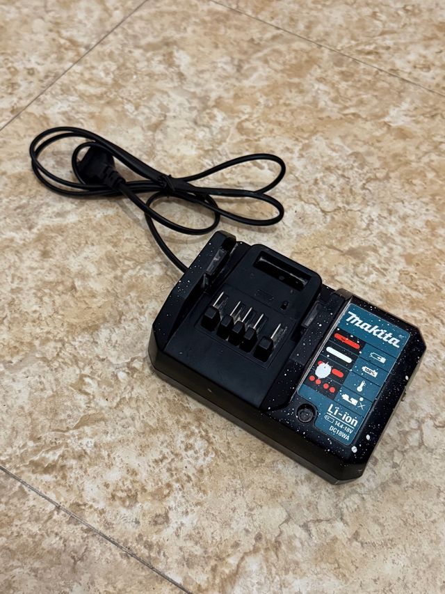 Cargador Makita DC18WA