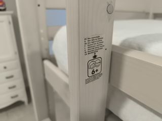 Literas de madera color beige y blanco de 90