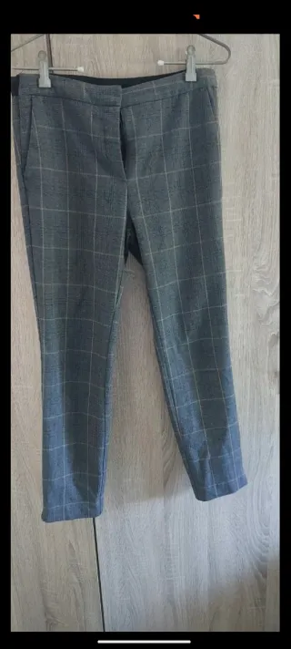 Pantalón de mujer a cuadros gris