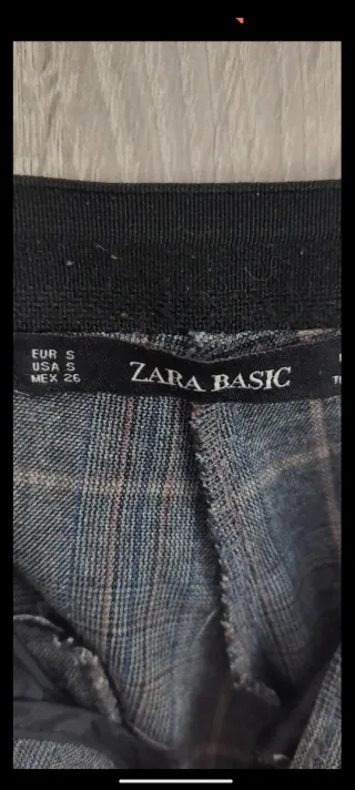 Pantalón de mujer a cuadros gris