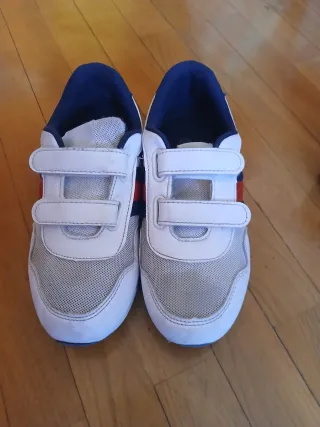 Zapatillas deportivas velcro niño/niña. 
N° 34.