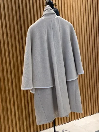 Elegante abrigo por capas talla 38