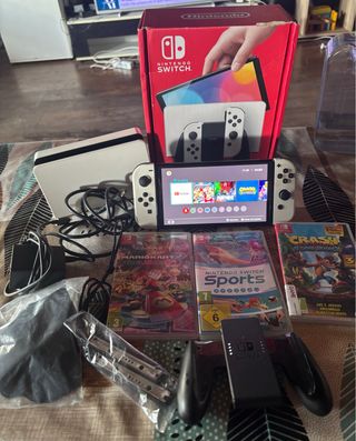 Nintendo Switch OLED bianco e nero