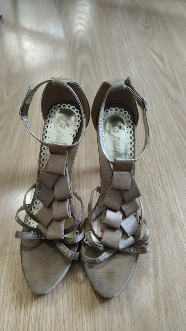 Zapatos de tacón champagne