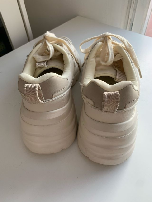 Zapatillas Zara Beige y Blancas