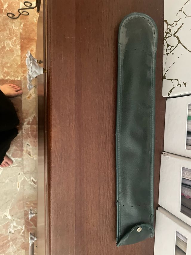 Flauta dulce amarilla con funda verde