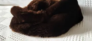 Gorro de piel marrón oscuro