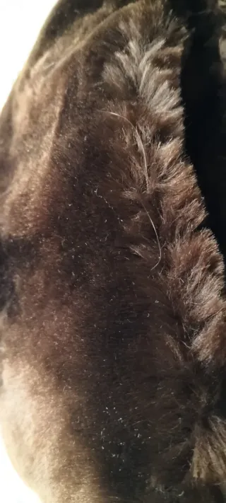 Gorro de piel marrón oscuro