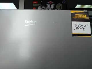 Nevera combi plateada marca beko