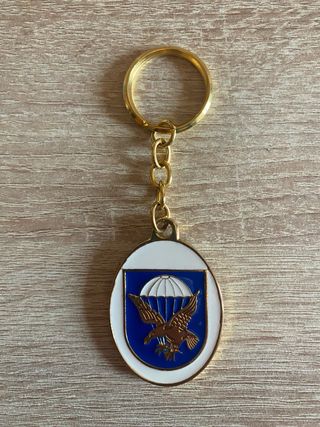 Llavero BRIPAC águila paracaidista