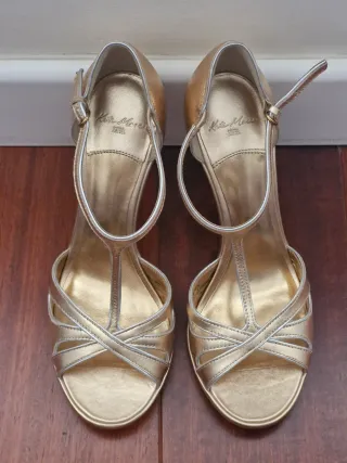 Nuevas! Sandalias Zara T-Strap Doradas Talla 41