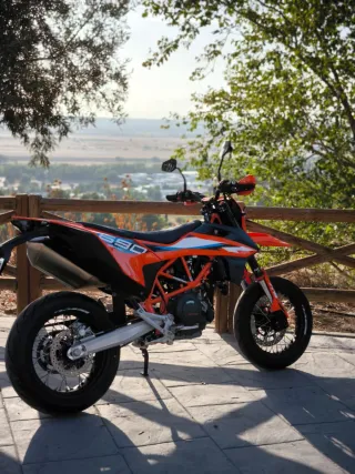 KTM 690 SMC R del 2024