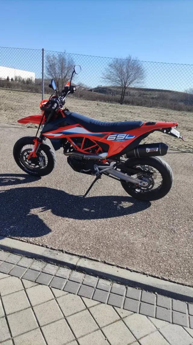KTM 690 SMC R del 2024