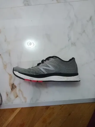 Zapatillas New Balance grises y negras