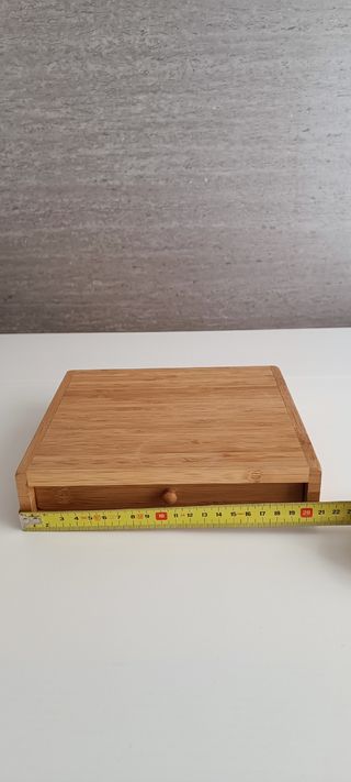 Caja y cubiertos de queso