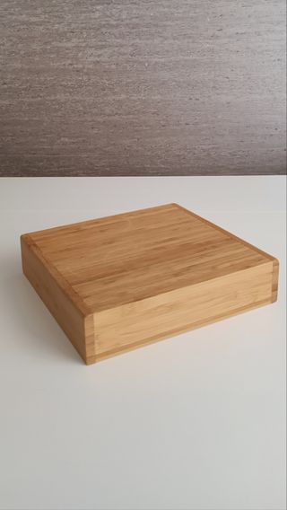 Caja y cubiertos de queso