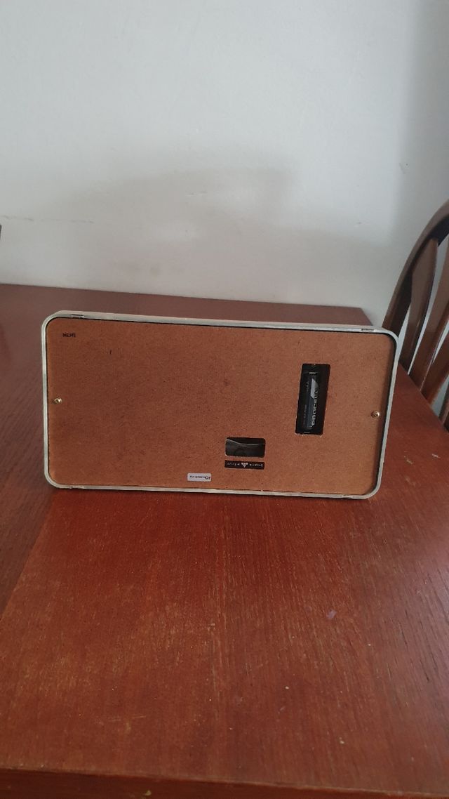 Reloj de mesa piramidal SEIKO