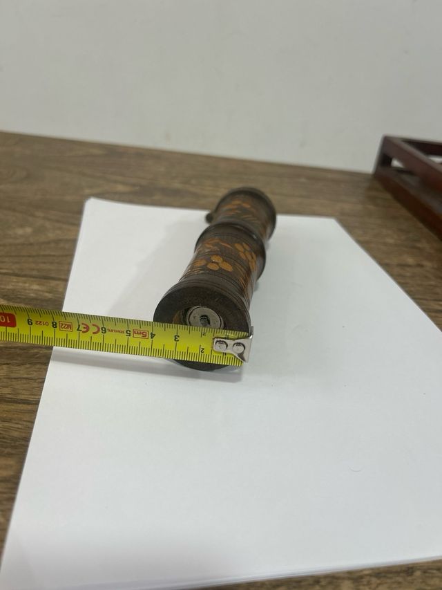 Antiguo molino de pimienta madera y latón (