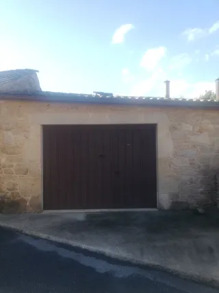 Puerta de garaje marrón