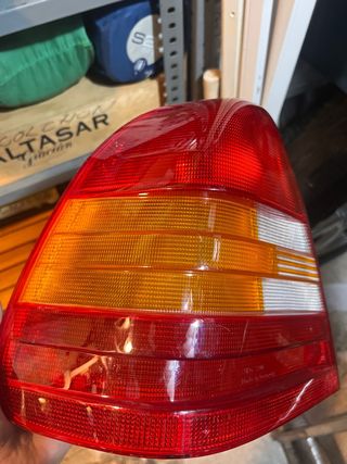Piloto trasero Mercedes Benz