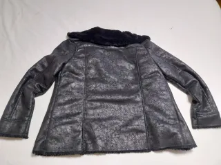 Cazadora efecto piel Stradivarius