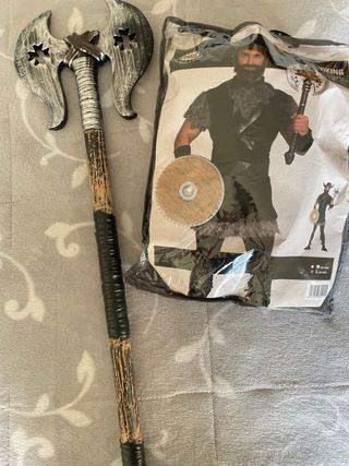 Disfraz Vikingo con Hacha y Escudo