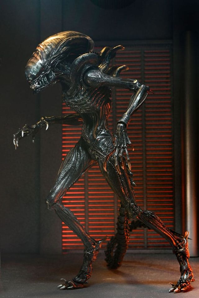 ALIEN Figura Ultimate Scorched Xenomorph 18cm NECA