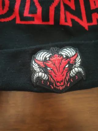 Berretto uomo nero con pompon rosso