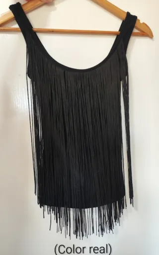 Camiseta negra tirantes flecos largos