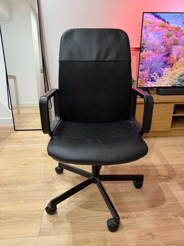 Silla de escritorio negra