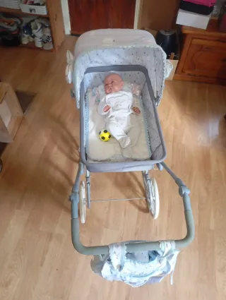 Carrito de bebé Reborn con muñeca
