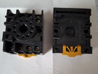 Base Omron PF113A-E per guida DIN 11 pin