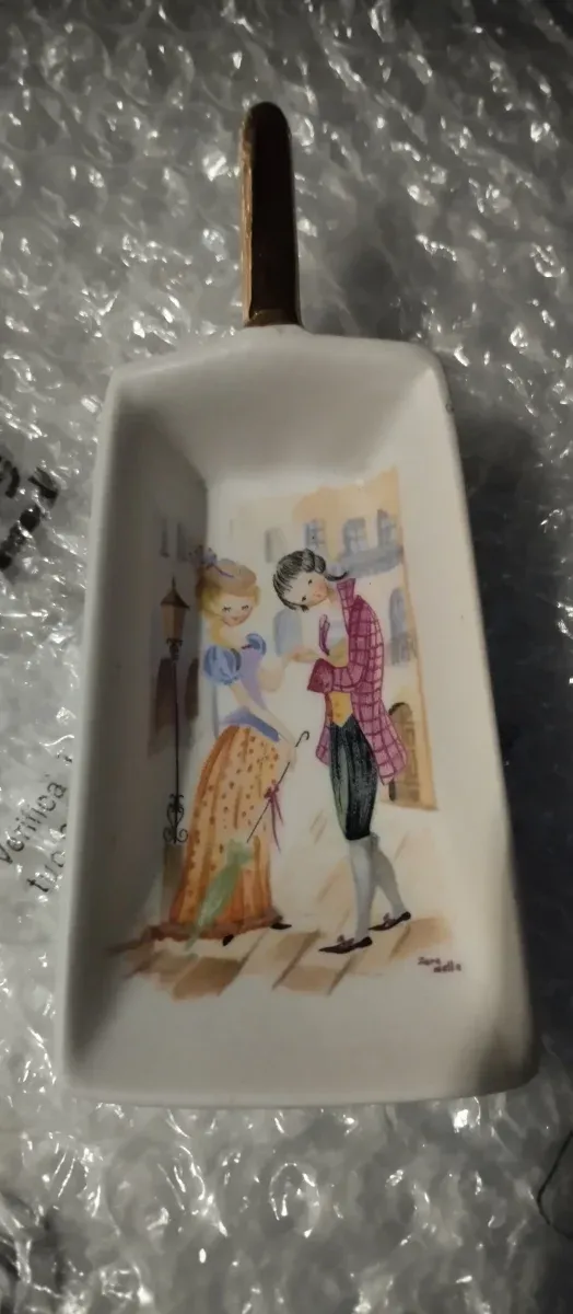 Portagioie vintage in porcellana