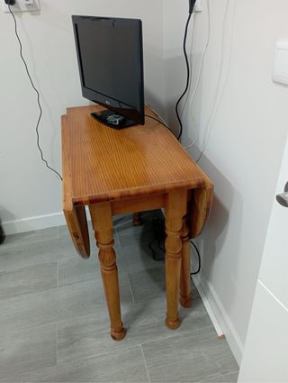 Mesa de comedor redonda de madera