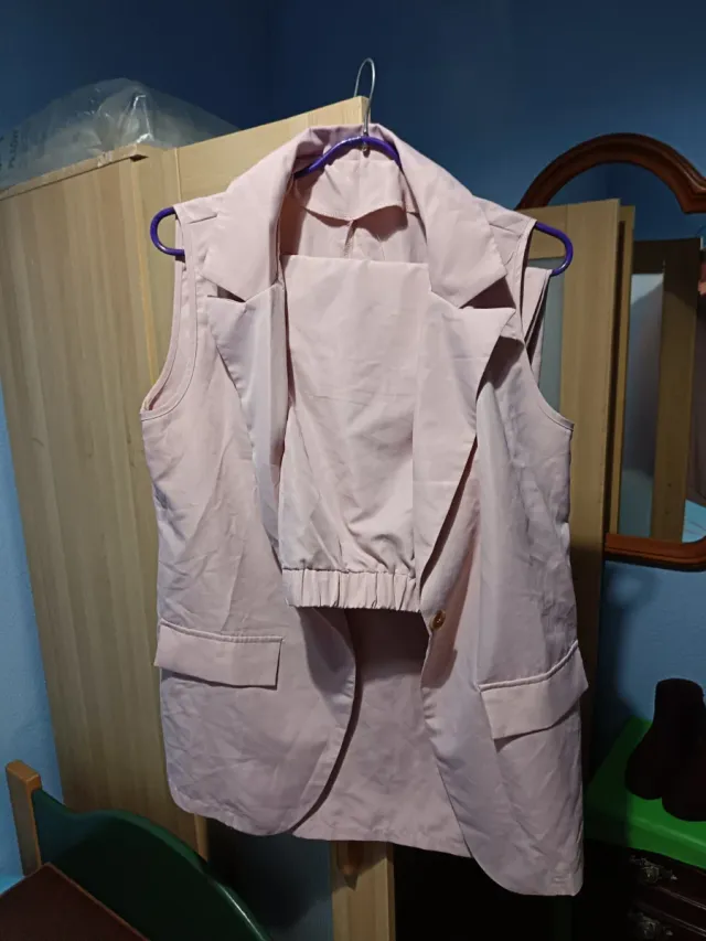 Conjunto chaleco y pantalón rosa