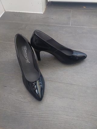 Zapatos de salón Pitillos negros charol Tacón 9 cm