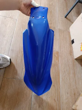 Guardabarros delantero azul para moto