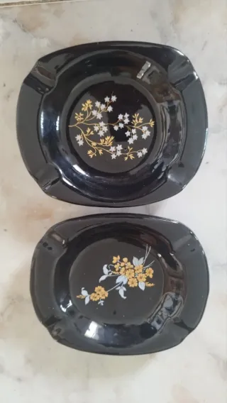  Posacenere vintage in ceramica nera 