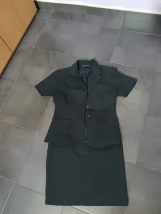 Traje chaqueta y falda negro