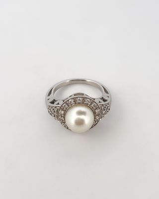 Sortija oro blanco perla y brillantes