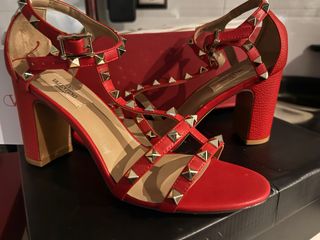 Sandalias Valentino Rojas Tachuelas leed